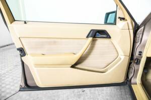 Image 32/50 of Mercedes-Benz 300 TD (1986)