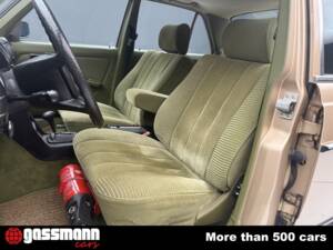 Image 9/15 of Mercedes-Benz 200 (1982)