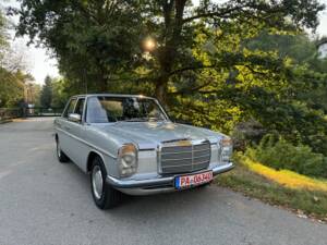 Imagen 13/28 de Mercedes-Benz 200 (1975)