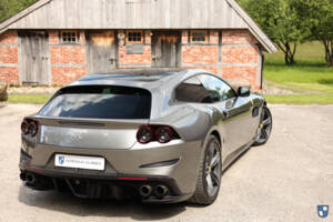 Image 14/61 de Ferrari GTC4Lusso (2017)