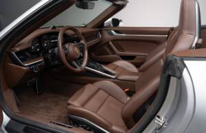 Image 19/31 de Porsche 911 Carrera 4 GTS (2024)