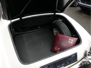 Image 15/27 of Mercedes-Benz 190 SL (1960)