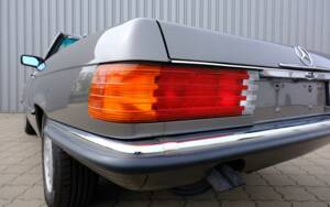 Image 62/97 de Mercedes-Benz 560 SL (1987)