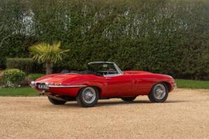 Image 20/50 de Jaguar E-Type (1967)