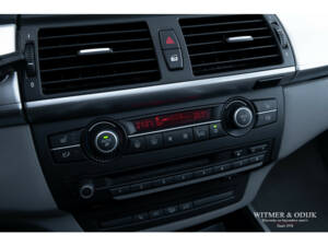 Image 21/34 of BMW X5 xDrive48i (2006)