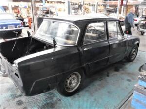 Image 24/40 of Alfa Romeo Giulia Nuova Super 1600 (1977)