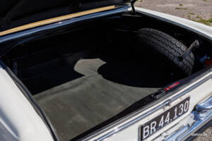Image 35/38 of Mercedes-Benz 280 SE 3,5 (1970)