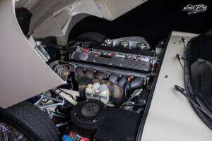 Image 5/7 de Jaguar E-Type (1970)