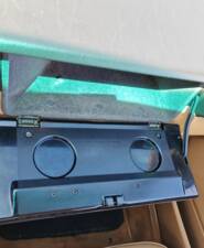 Image 38/42 of Mercedes-Benz 300 CE (1988)