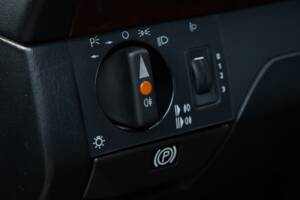 Image 38/63 of Mercedes-Benz 220 E (1993)