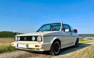 Image 1/15 de Volkswagen Golf Mk I Convertible 1.6 (1988)