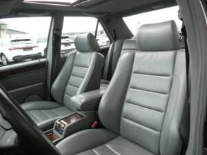 Image 10/21 of Mercedes-Benz 500 E (1992)