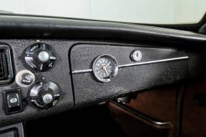 Image 26/50 of MG MGB GT (1973)