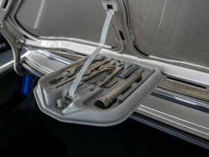 Image 9/25 of BMW 520i (1984)