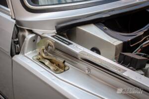 Image 21/22 of BMW 323i (1980)