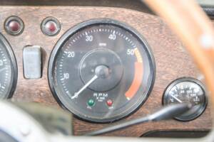 Image 13/50 of Triumph TR 6 PI (1969)