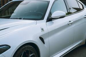 Bild 7/26 von Alfa Romeo Giulia Quadrifoglio (2017)