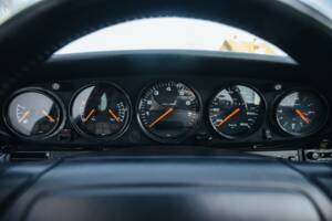 Bild 26/39 von Porsche 911 Carrera 4 (1993)