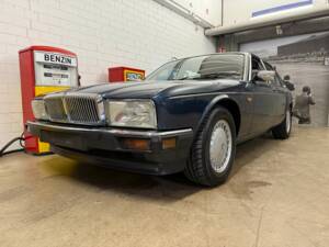 Image 2/18 of Jaguar XJ 6 4.0 (1990)