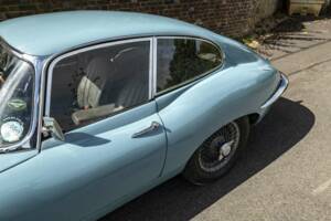 Image 37/50 de Jaguar E-Type (1968)