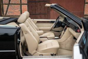 Image 50/83 de Mercedes-Benz E 220 (1996)