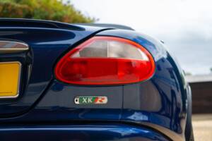 Image 19/50 of Jaguar XKR (2000)