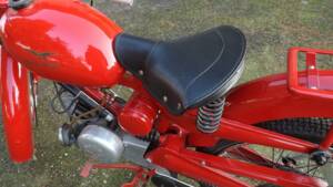 Image 16/41 of Moto Guzzi Motoleggera 65 (1952)