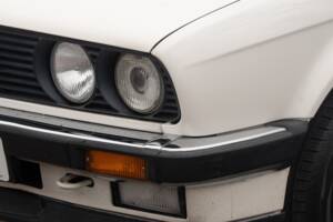 Image 9/50 of BMW 320i (1987)