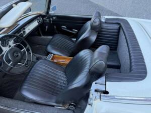 Image 30/50 of Mercedes-Benz 280 SL (1970)
