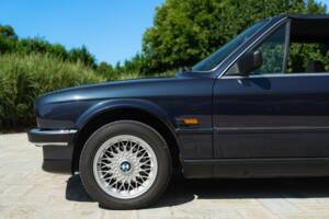 Bild 15/50 von BMW 320i (1989)