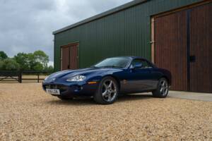 Image 20/50 of Jaguar XKR (2000)