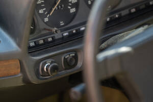 Image 26/46 of BMW 525 (1978)