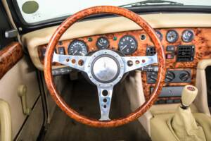 Immagine 8/50 di MG RV8 (1994)