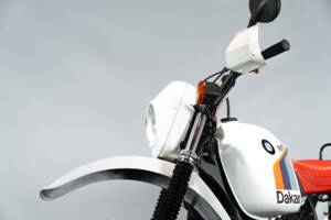 Image 33/34 of BMW DUMMY (1987)