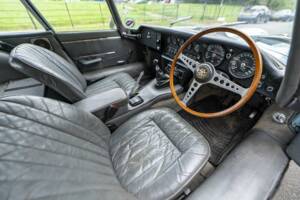 Image 7/50 de Jaguar E-Type (1968)