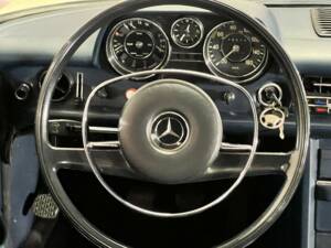 Bild 37/46 von Mercedes-Benz 220 D (1972)