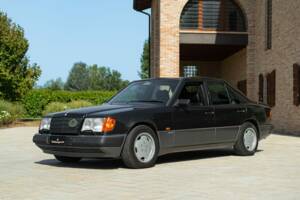 Bild 1/50 von Mercedes-Benz 300 E-24 (1989)