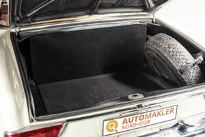 Image 18/54 of Mercedes-Benz 220 SE b (1963)