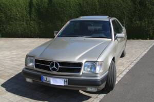 Bild 14/16 von Mercedes-Benz 230 CE (1990)