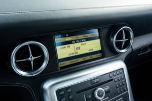 Image 23/32 of Mercedes-Benz SLS AMG (2011)