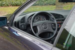 Bild 16/50 von BMW 320i (1994)