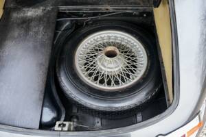 Immagine 15/50 di Jaguar E-Type 3.8 (1961)