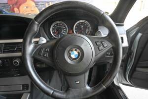 Image 16/18 of BMW M5 (2007)