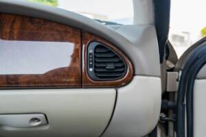 Image 44/91 de Jaguar XK8 4.0 (2000)