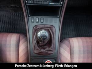 Immagine 23/39 di Porsche 944 Turbo (1988)