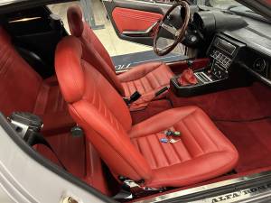 Image 16/26 of Alfa Romeo Montreal (1976)