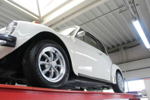 Immagine 7/50 di Volkswagen Kever 1303 &quot;Triple White&quot; (1977)