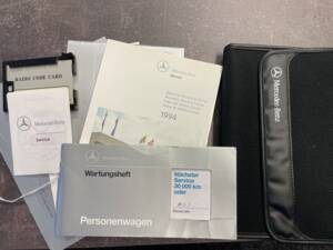 Immagine 32/32 di Mercedes-Benz E 200 (1994)