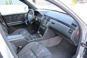 Bild 7/11 von Mercedes-Benz E 280 (1998)