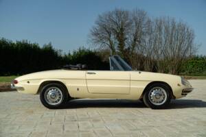 Image 5/50 of Alfa Romeo 1750 Spider Veloce (1969)